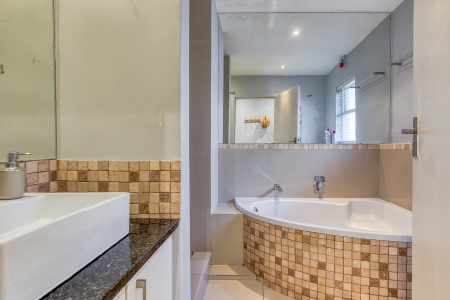 2 Bedroom Property for Sale in Sea Point Western Cape